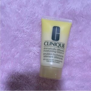 CLINIQUE Dramatically Different Moisturizing Lotion
